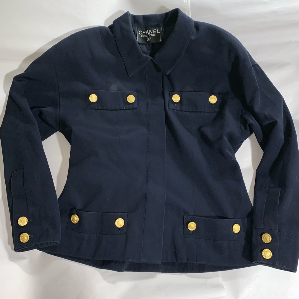 👋🏾SOLD👋🏾VINTAGE authentic CHANEL navy wool JACKET size LRG